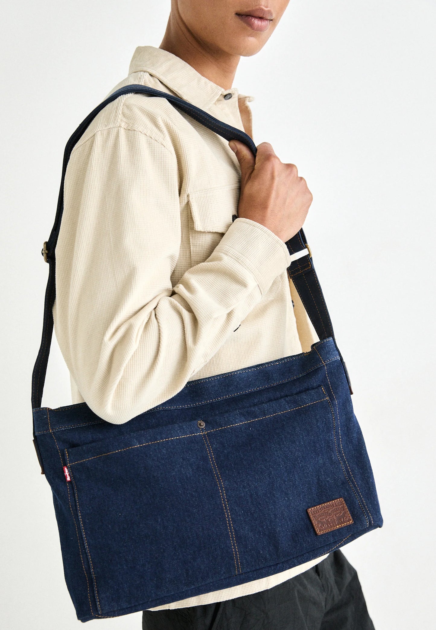 MESSENGER UNISEX - Cross body bag - indigo rinse